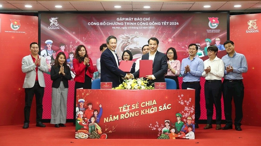 Khởi động chương trình 'Tết sẻ chia, năm Rồng khởi sắc'