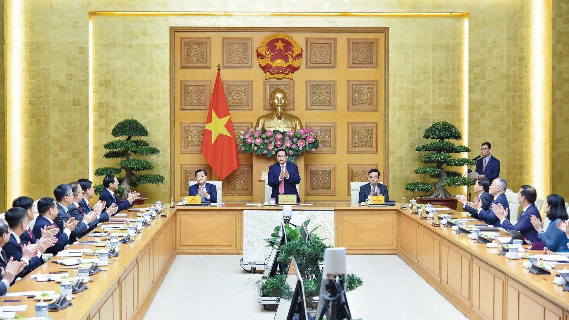 Định hướng xây dựng và phát triển đội ngũ cán bộ chuyên gia, chuyên sâu của Bộ Ngoại giao