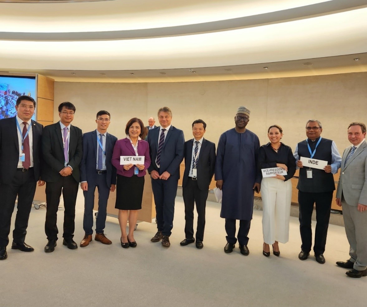 75 năm Tuyên ngôn quốc tế nhân quyền: Một Việt Nam tích cực, trách nhiệm, cam kết mạnh mẽ thúc đẩy và bảo vệ quyền con người 75 năm Tuyên ngôn quốc tế nhân quyền: Một Việt Nam tích cực, trách nhiệm, cam kết mạnh mẽ thúc đẩy và bảo vệ quyền con người