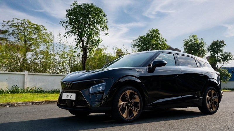 VinFast VF7 ra mắt phiên bản Hỏa Long, giới hạn chỉ 68 chiếc