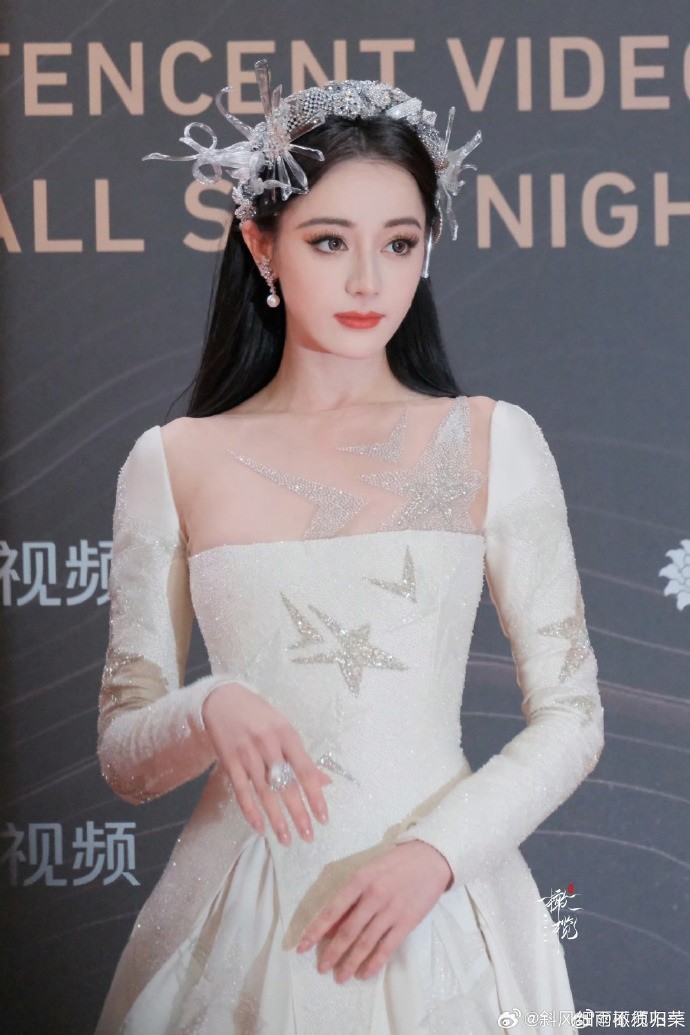 Địch Lệ Nhiệt Ba Địch Lệ Nhiệt Ba