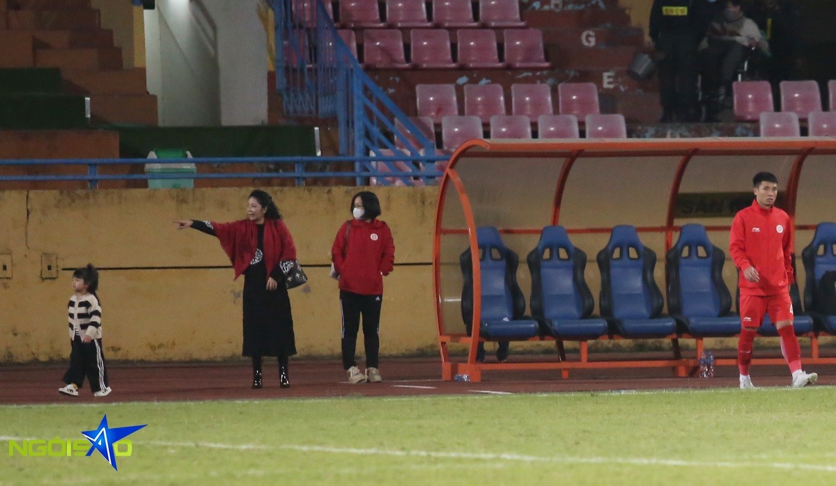 V-League 2023/24: Bùi Tiến Dũng V-League 2023/24: Bùi Tiến Dũng