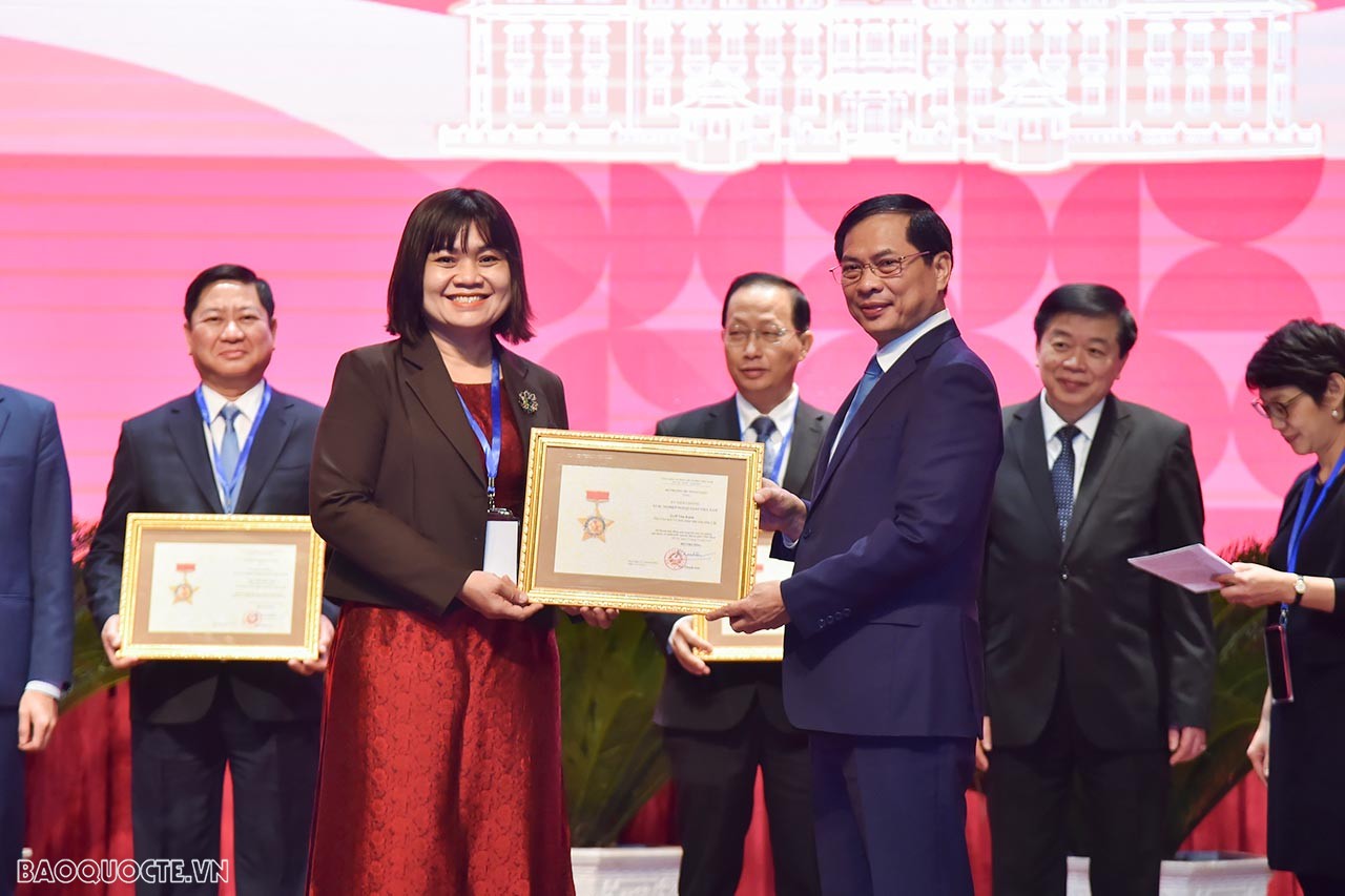 Toàn cảnh Hội nghị Ngoại vụ toàn quốc lần thứ 21 sáng ngày 18/12 qua ảnh