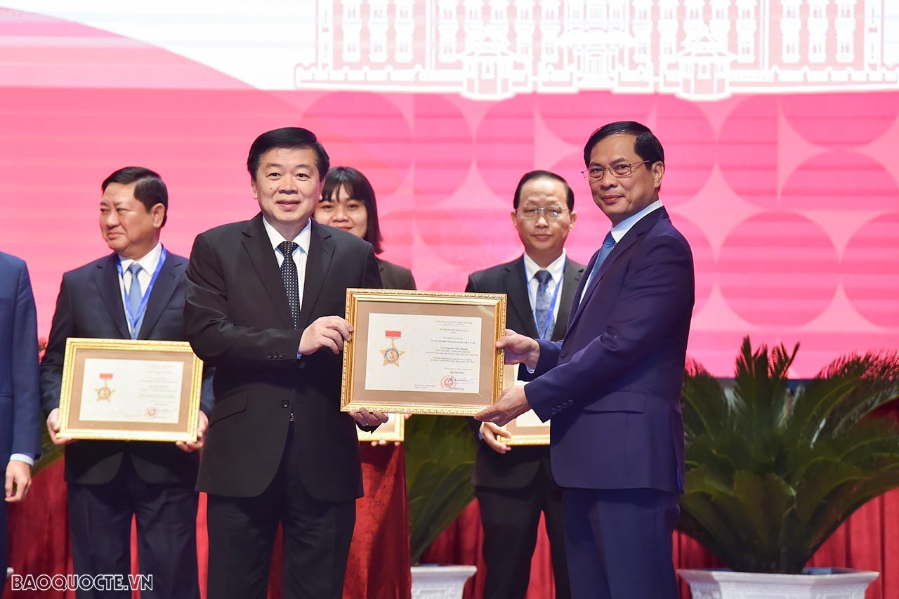 Toàn cảnh Hội nghị Ngoại vụ toàn quốc lần thứ 21 sáng ngày 18/12 qua ảnh