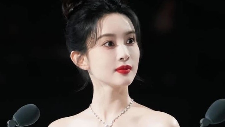 Mỹ nhân Trung Quốc Mạnh Tử Nghĩa chọn hai bộ đầm đến từ nhà mốt Việt để dự sự kiện