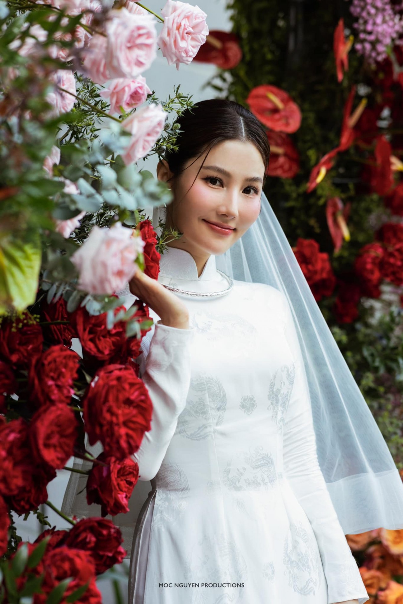 Khoảnh khắc ngọt ngào của Diễm My 9X bên ông xã