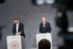 Điểm tin thế giới sáng 20/12: EU lại 'triển' gói trừng phạt Nga, Mỹ-Đan Mạch 'lên đời' hợp tác quốc phòng, Đức-Gruzia ký thỏa thuận di cư