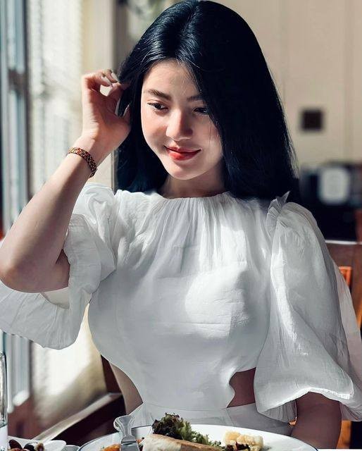 Nhan sắc bạn gái Quang Hải