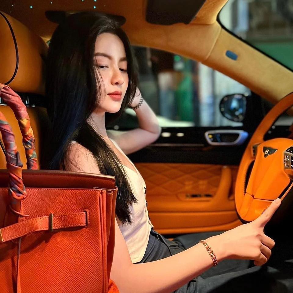 Nhan sắc bạn gái Quang Hải