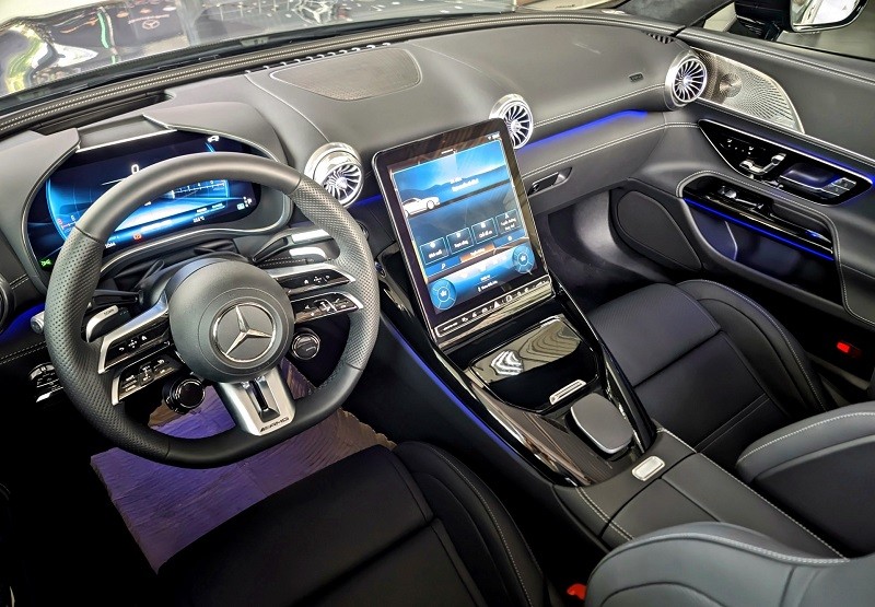 Cận cảnh Mercedes-AMG SL 43 vừa ra mắt tại Việt Nam, giá 6,959 tỷ đồng