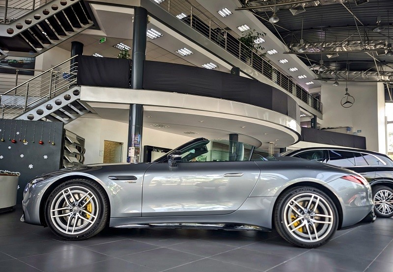 Cận cảnh Mercedes-AMG SL 43 vừa ra mắt tại Việt Nam, giá 6,959 tỷ đồng