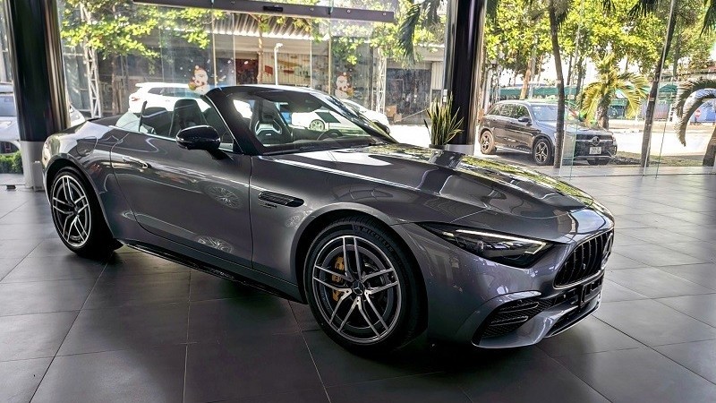 Cận cảnh Mercedes-AMG SL 43 vừa ra mắt tại Việt Nam, giá 6,959 tỷ đồng