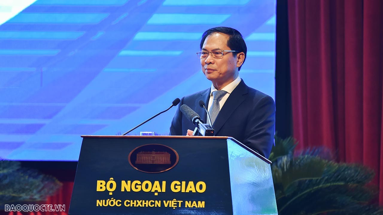 (Trực tuyến) Thủ tướng Chính phủ tham dự và phát biểu chỉ đạo tại Phiên toàn thể Ngoại giao Kinh tế phục vụ phát triển đất nước (Trực tuyến) Thủ tướng Chính phủ tham dự và phát biểu chỉ đạo tại Phiên toàn thể Ngoại giao Kinh tế phục vụ phát triển đất nước