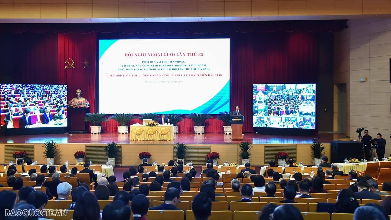 Bộ trưởng Ngoại giao Bùi Thanh Sơn phát biểu khai mạc Phiên toàn thể Ngoại giao Kinh tế phục vụ phát triển đất nước. (Ảnh: Tuấn Anh)