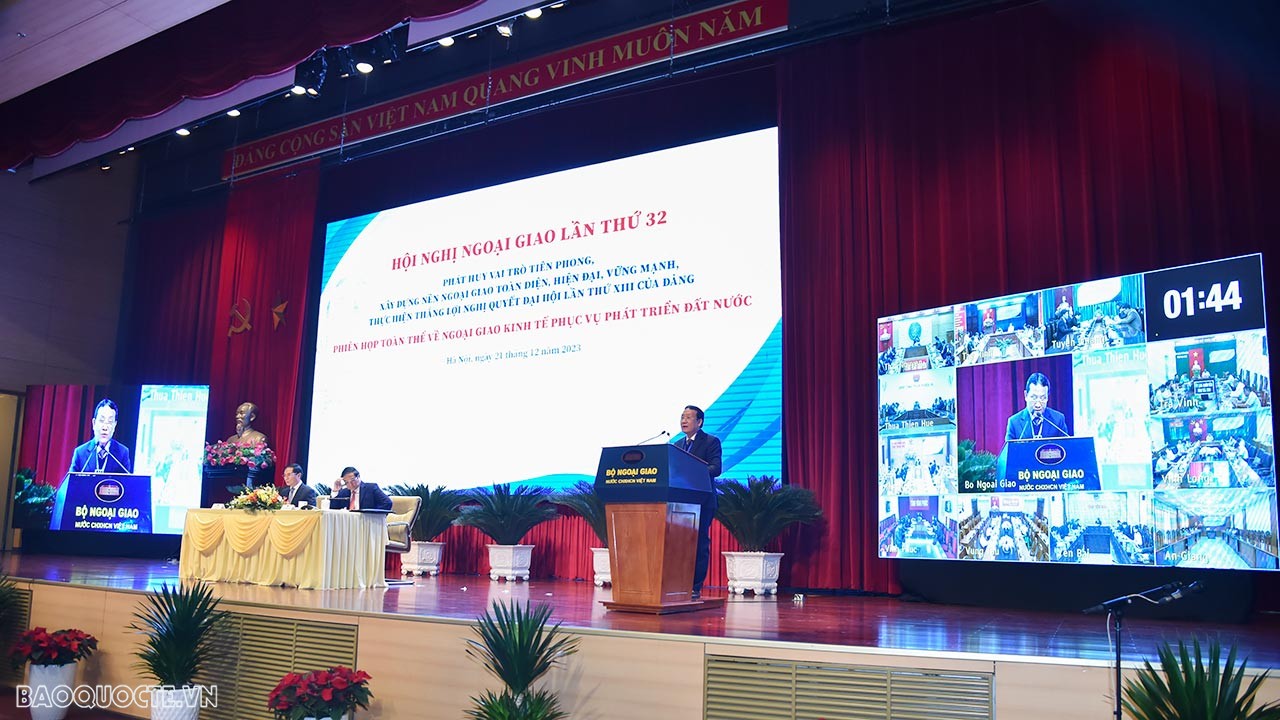 (Trực tuyến) Thủ tướng Chính phủ tham dự và phát biểu chỉ đạo tại Phiên toàn thể Ngoại giao Kinh tế phục vụ phát triển đất nước (Trực tuyến) Thủ tướng Chính phủ tham dự và phát biểu chỉ đạo tại Phiên toàn thể Ngoại giao Kinh tế phục vụ phát triển đất nước