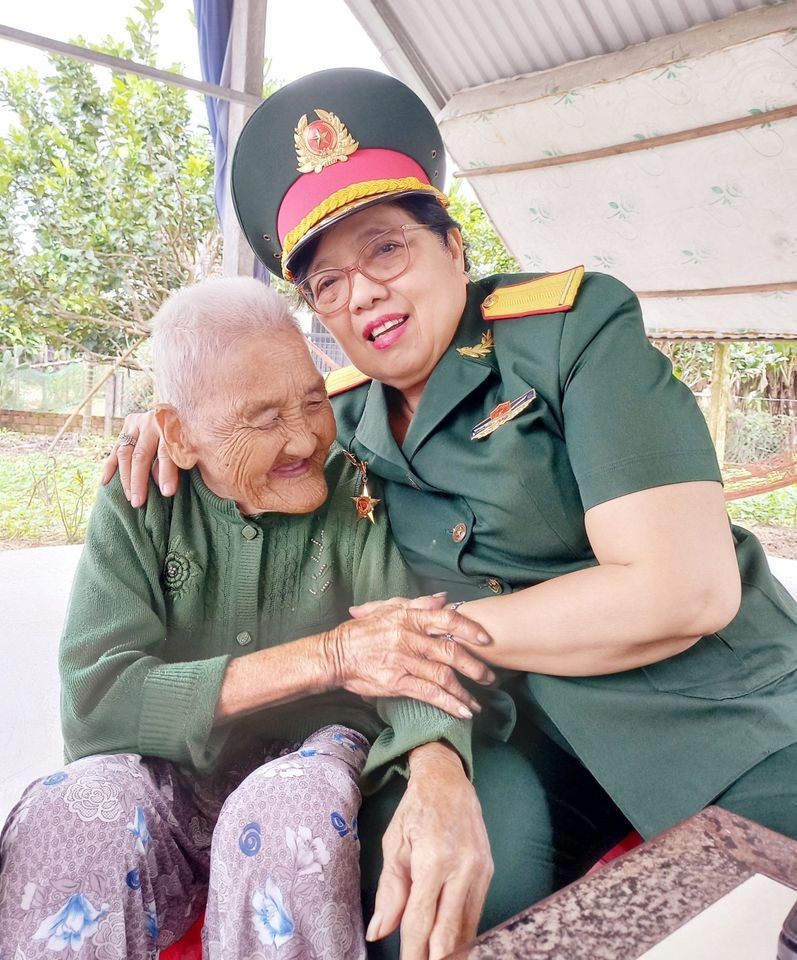 Kỷ niệm Ngày thành lập Quân đội nhân dân Việt Nam: 'Bông hồng Núi Chúa' trọn vẹn nghĩa tình đồng đội Kỷ niệm Ngày thành lập Quân đội nhân dân Việt Nam: 'Bông hồng Núi Chúa' trọn vẹn nghĩa tình đồng đội