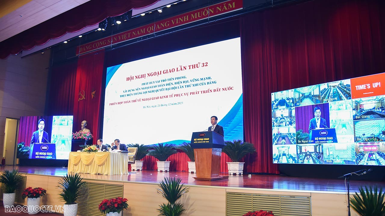 (Trực tuyến) Thủ tướng Chính phủ tham dự và phát biểu chỉ đạo tại Phiên toàn thể Ngoại giao Kinh tế phục vụ phát triển đất nước (Trực tuyến) Thủ tướng Chính phủ tham dự và phát biểu chỉ đạo tại Phiên toàn thể Ngoại giao Kinh tế phục vụ phát triển đất nước