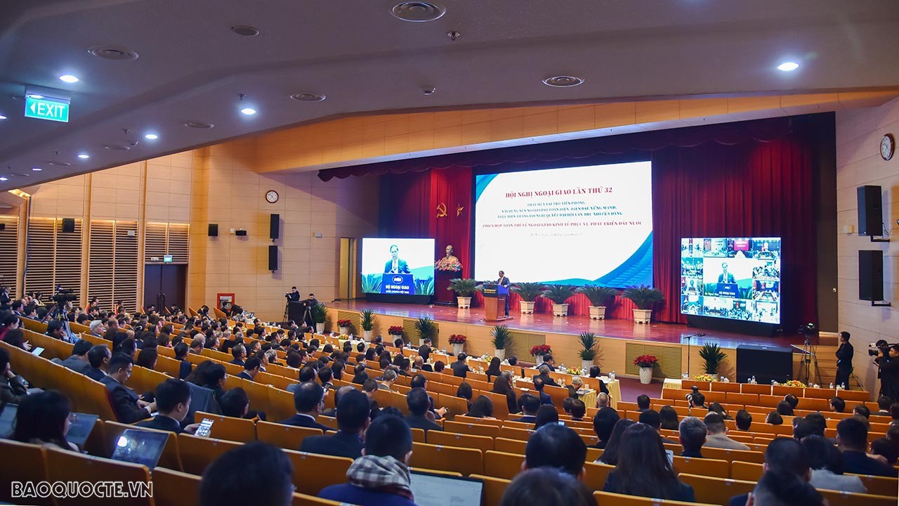 (Trực tuyến) Thủ tướng Chính phủ tham dự và phát biểu chỉ đạo tại Phiên toàn thể Ngoại giao Kinh tế phục vụ phát triển đất nước (Trực tuyến) Thủ tướng Chính phủ tham dự và phát biểu chỉ đạo tại Phiên toàn thể Ngoại giao Kinh tế phục vụ phát triển đất nước