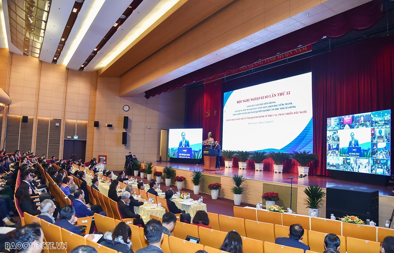 (Trực tuyến) Thủ tướng Chính phủ tham dự và phát biểu chỉ đạo tại Phiên toàn thể Ngoại giao Kinh tế phục vụ phát triển đất nước (Trực tuyến) Thủ tướng Chính phủ tham dự và phát biểu chỉ đạo tại Phiên toàn thể Ngoại giao Kinh tế phục vụ phát triển đất nước