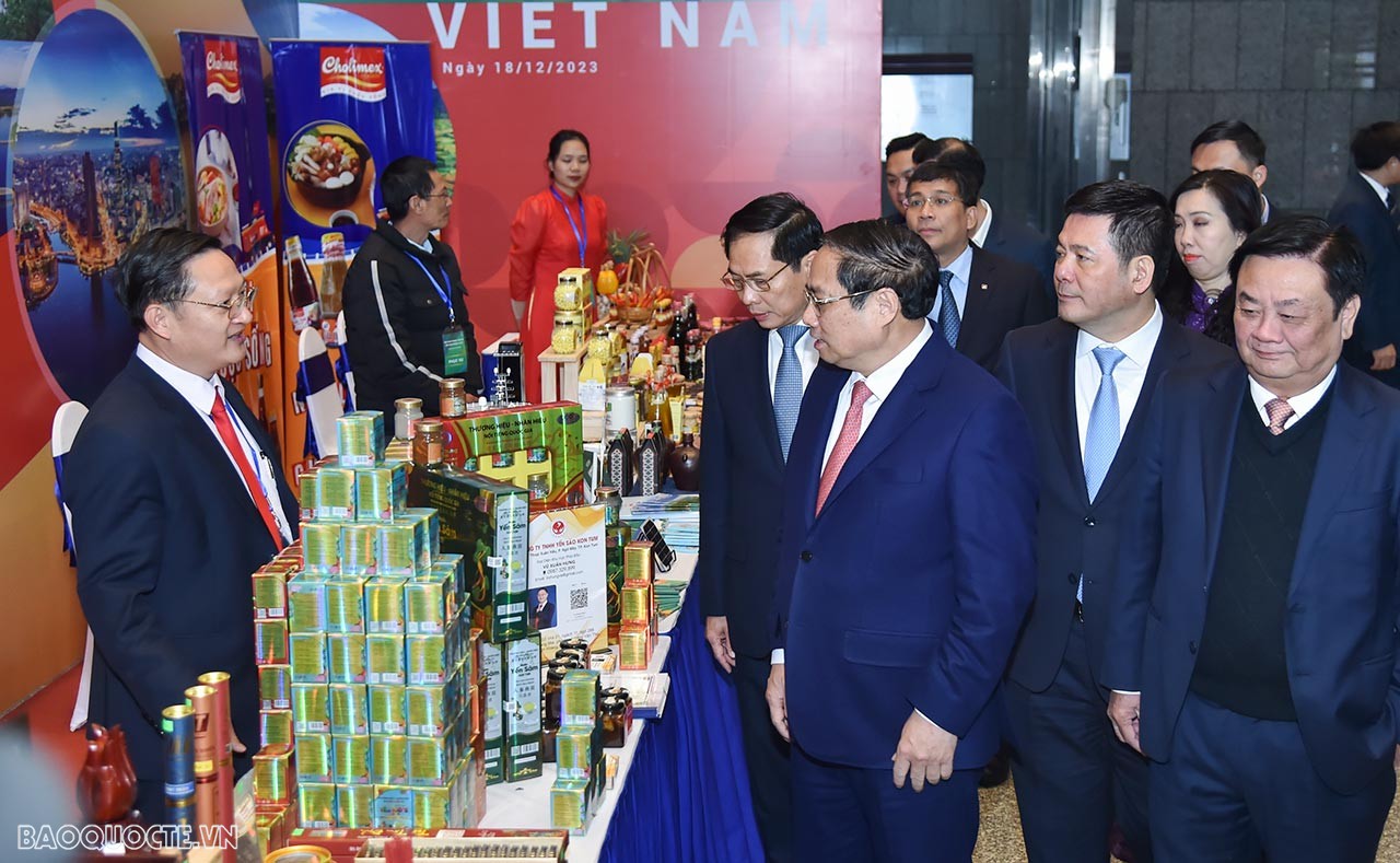 Toàn cảnh Thủ tướng Phạm Minh Chính tham dự Phiên toàn thể Ngoại giao Kinh tế phục vụ phát triển đất nước