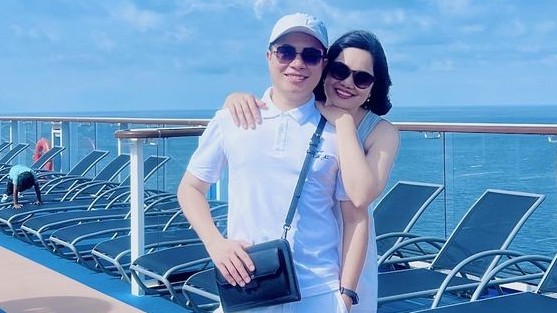 Sao Việt: MC Lê Anh tình tứ bên vợ trẻ, Hà Kiều Anh ngọt ngào đón Giáng sinh, Mỹ Tâm 'hack tuổi' cực đỉnh