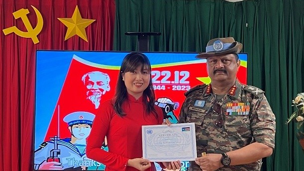 Tư lệnh Phái bộ UNMISS khen tặng nữ quân nhân Bệnh viện dã chiến Việt Nam