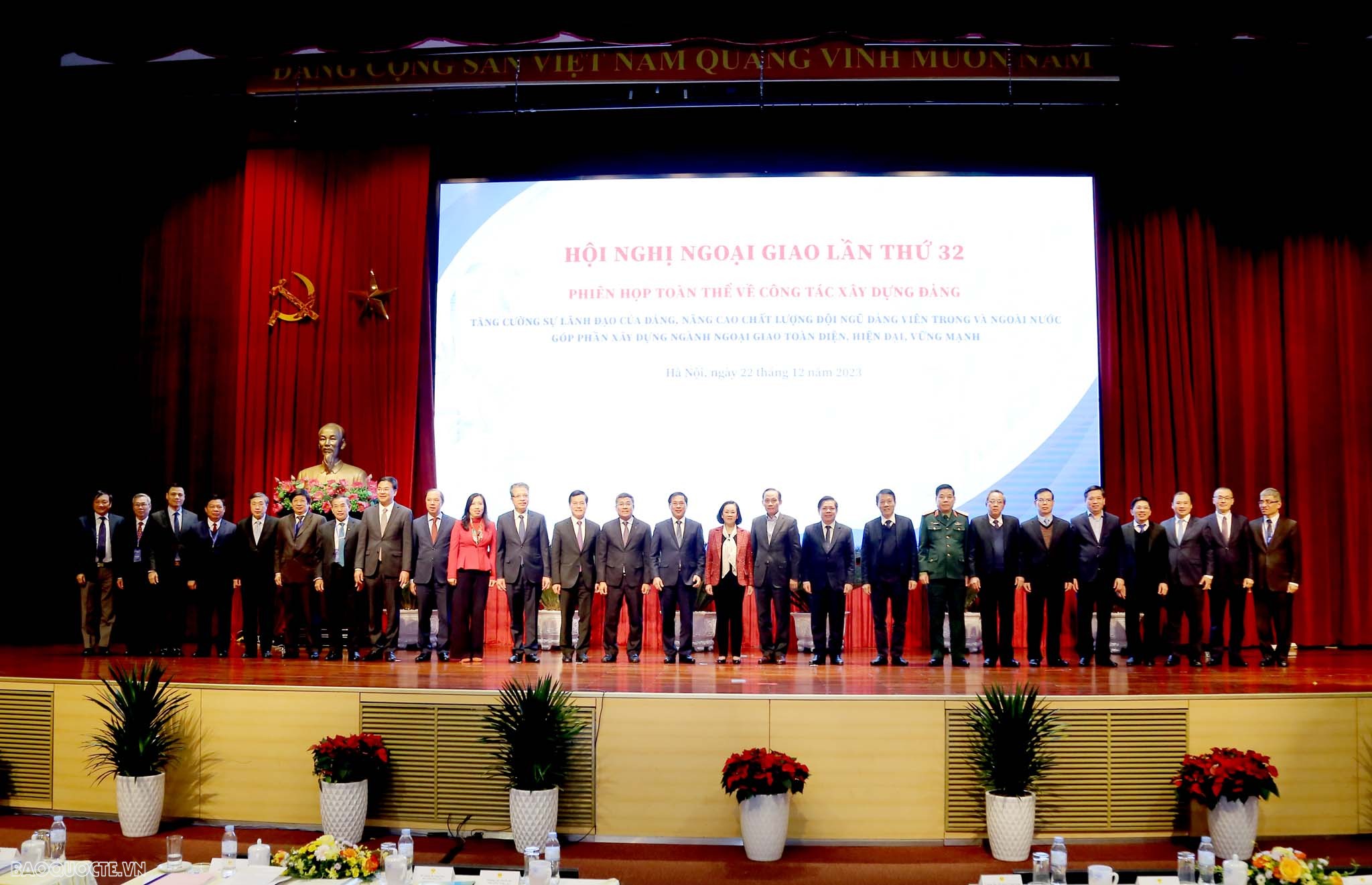 Hội nghị Ngoại giao 32: Công tác Đảng góp phần hiện thực hóa tầm nhìn và khát vọng phát triển đất nước Hội nghị Ngoại giao 32: Công tác Đảng góp phần hiện thực hóa tầm nhìn và khát vọng phát triển đất nước