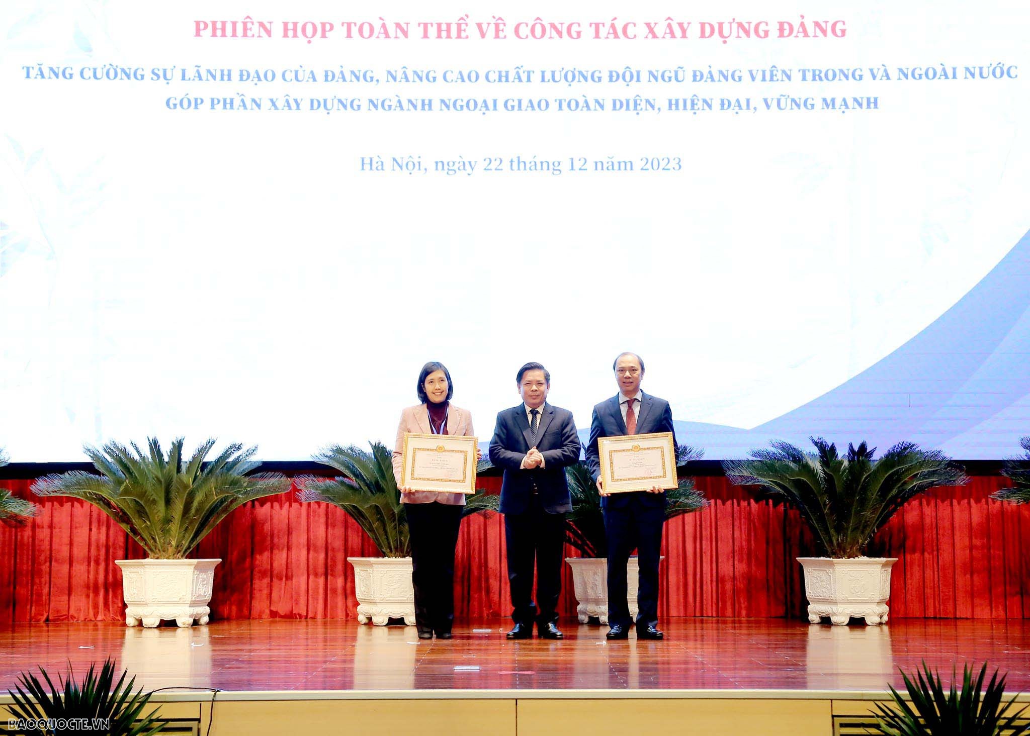 Hội nghị Ngoại giao 32: Công tác Đảng góp phần hiện thực hóa tầm nhìn và khát vọng phát triển đất nước Hội nghị Ngoại giao 32: Công tác Đảng góp phần hiện thực hóa tầm nhìn và khát vọng phát triển đất nước