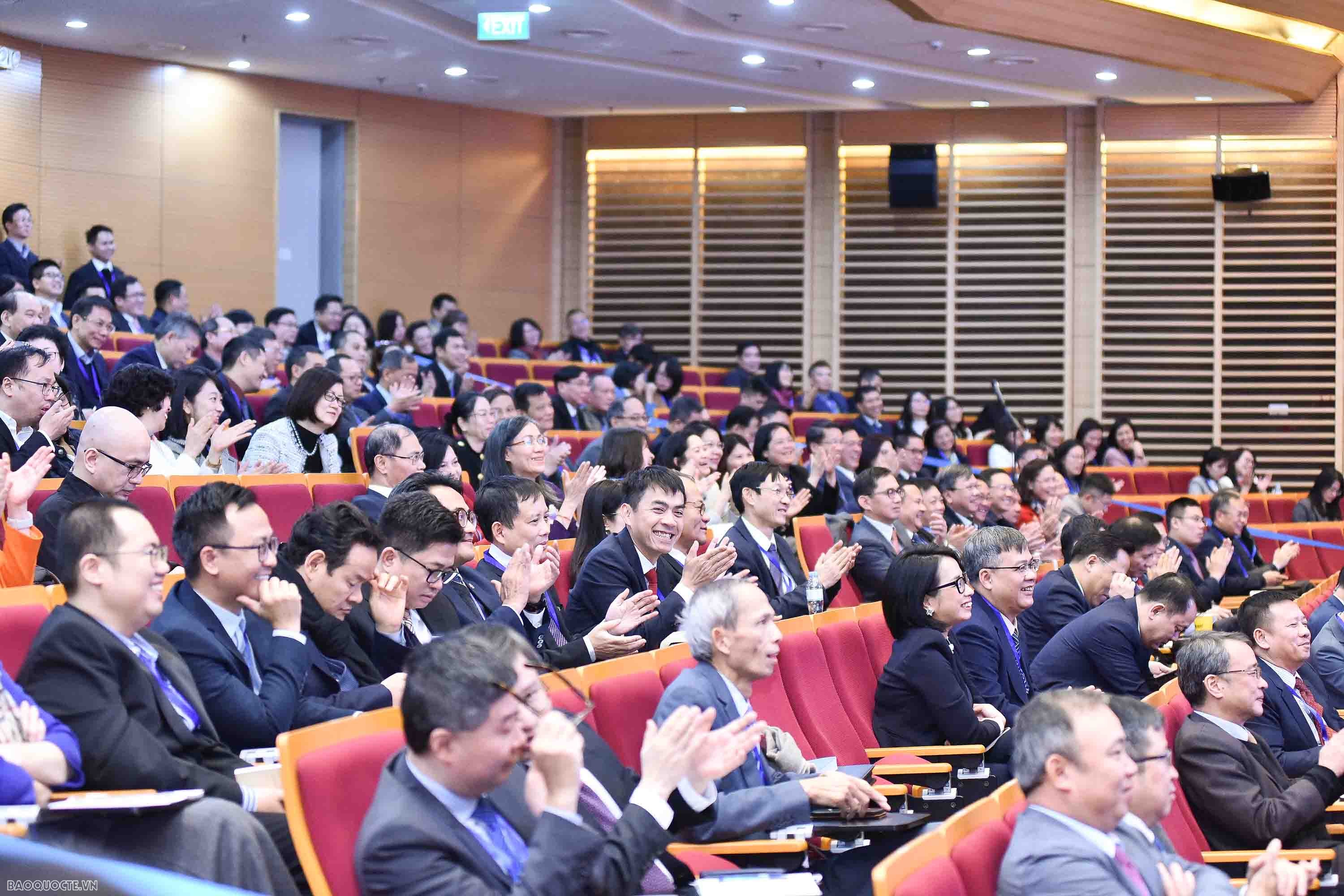 Phó Thủ tướng đề nghị Bộ Ngoại giao tiếp tục có sự chuyển mình mạnh mẽ trong năm 2024 Phó Thủ tướng đề nghị Bộ Ngoại giao tiếp tục chuyển mình mạnh mẽ trong năm 2024