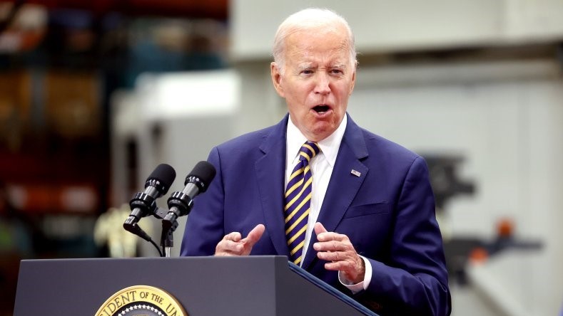 Tổng thống Mỹ ký ban hành Đạo luật Chi tiêu quốc phòng năm 2024, chi quân sự kỷ lục, phân bổ 300 triệu USD cho Kiev