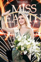 Drita Ziri đăng quang Miss Earth 2023 khi diện đầm của nhà thiết kế Việt Nam