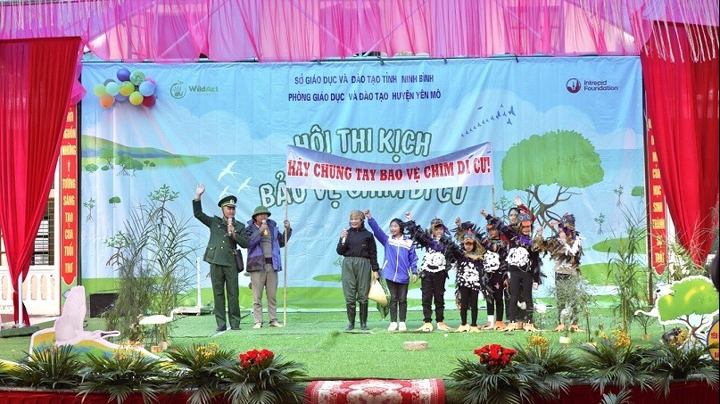 Hơn 1.000 học sinh và giáo viên tuyên truyền bảo vệ chim di cư