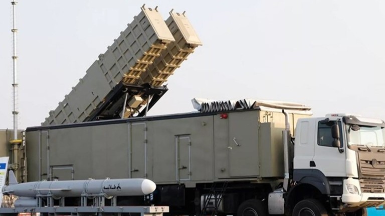 Giữa lúc 'dầu sôi lửa bỏng', Iran tiếp nhận khí tài 'khủng'