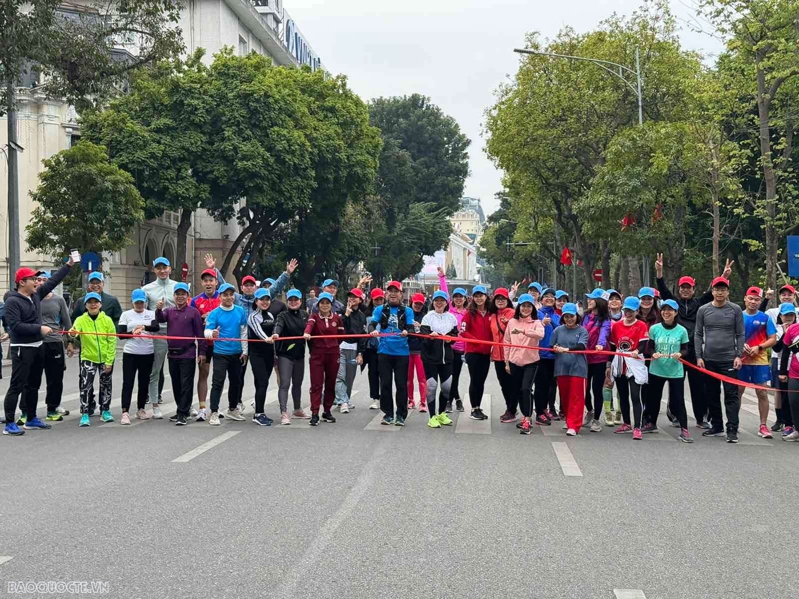 Tưng bừng không khí của giải thể thao Bộ Ngoại giao Tưng bừng không khí của giải thể thao Bộ Ngoại giao