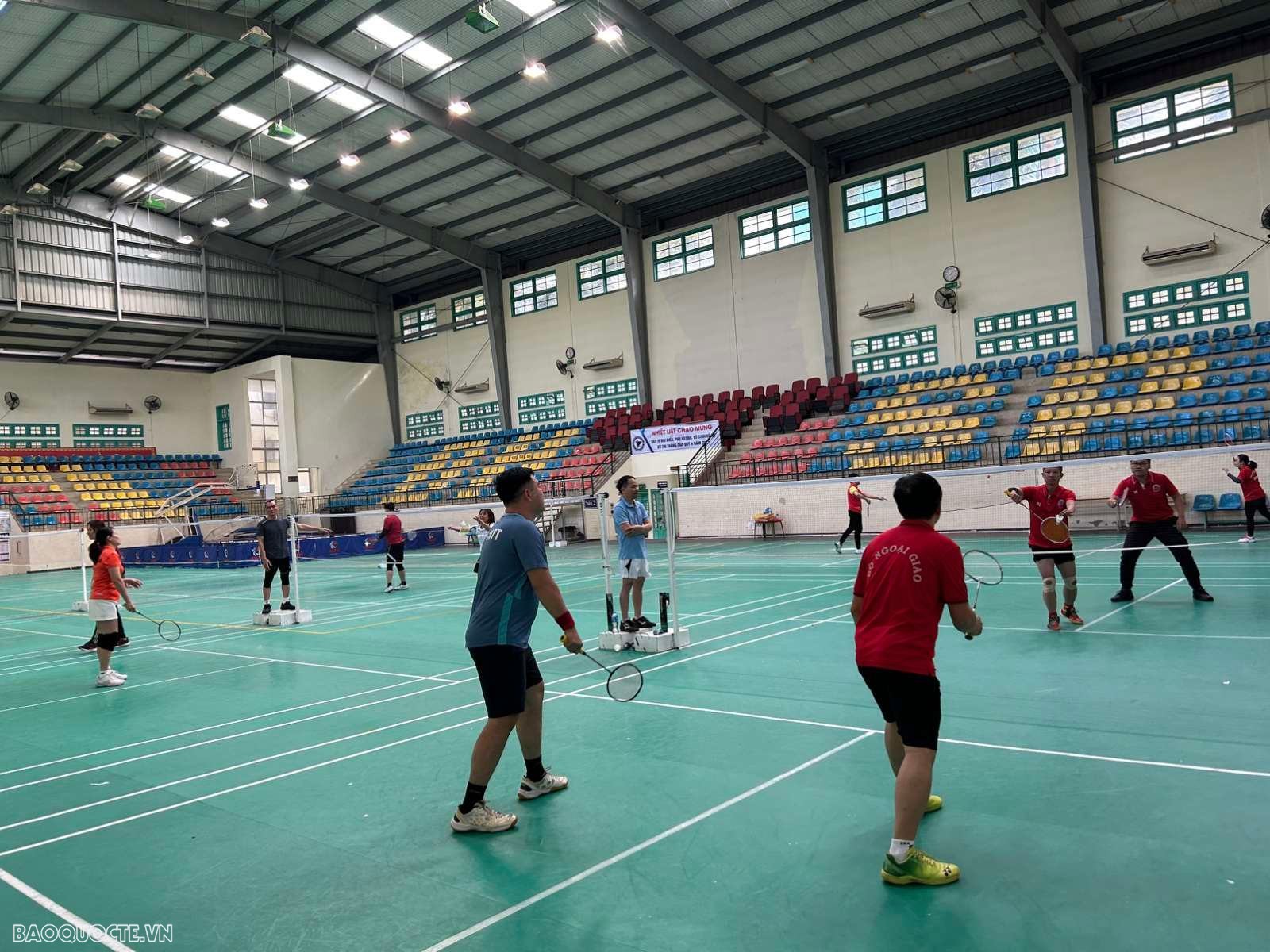 Tưng bừng không khí của giải thể thao Bộ Ngoại giao Tưng bừng không khí của giải thể thao Bộ Ngoại giao