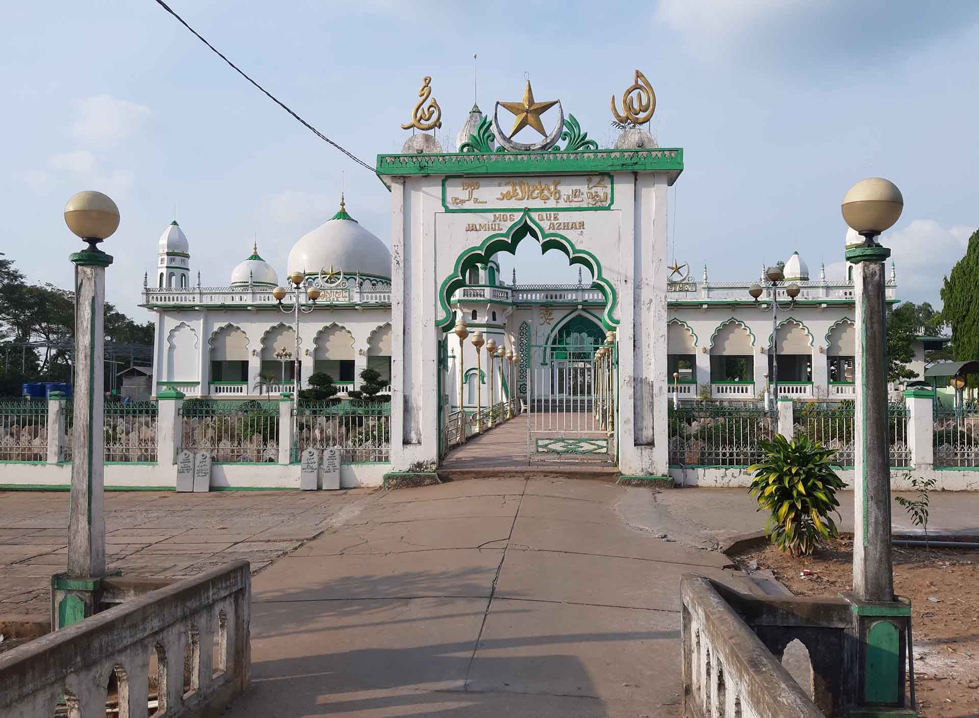 Thánh đường Azhar, ấp Châu Giang, xã Châu Phong (TX. Tân Châu, tỉnh An Giang) là nơi sinh hoạt tín ngưỡng của cộng đồng dân tộc Chăm An Giang. (Ảnh: Phương Nghi) Thánh đường Azhar, ấp Châu Giang, xã Châu Phong (TX. Tân Châu, tỉnh An Giang) là nơi sinh hoạt tín ngưỡng của cộng đồng dân tộc Chăm An Giang. (Ảnh: Phương Nghi)