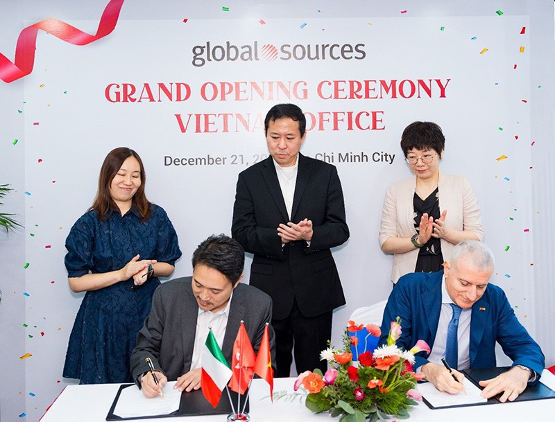 Lễ ký kết Biên bản hợp tác giữa Global Sources và Phòng Thương mại Italia tại Việt Nam. Lễ ký kết Biên bản hợp tác giữa Global Sources và Phòng Thương mại Italia tại Việt Nam.