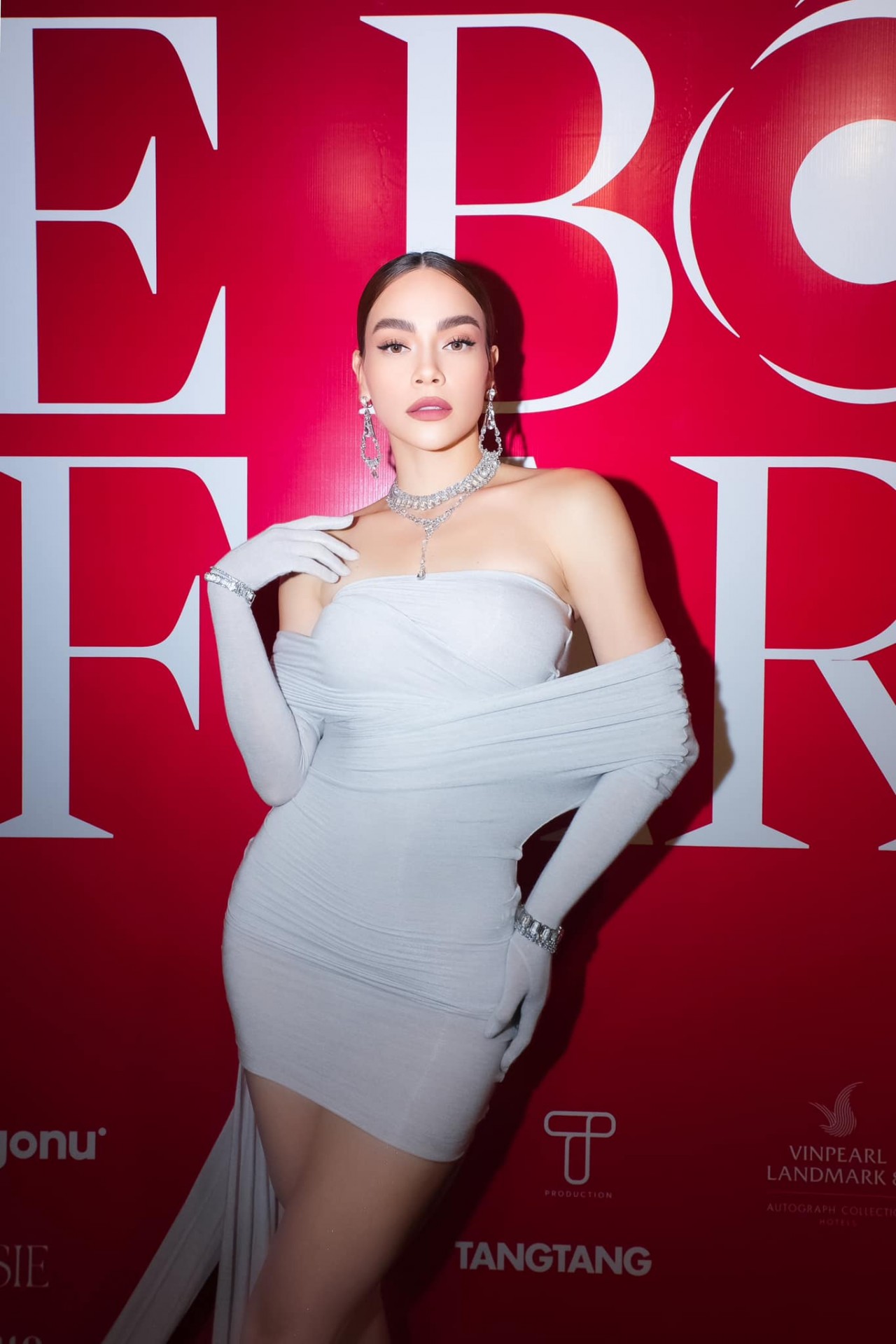 Sắc vóc 'cực phẩm' của ca sĩ Hồ Ngọc Hà