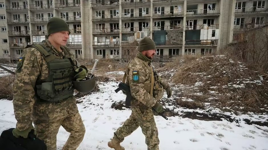 Tình hình Ukraine: Nhóm phi công F-16 đầu tiên hoàn thành huấn luyện, mục tiêu chiến lược năm 2024, thừa nhận rút quân khỏi Mariinka