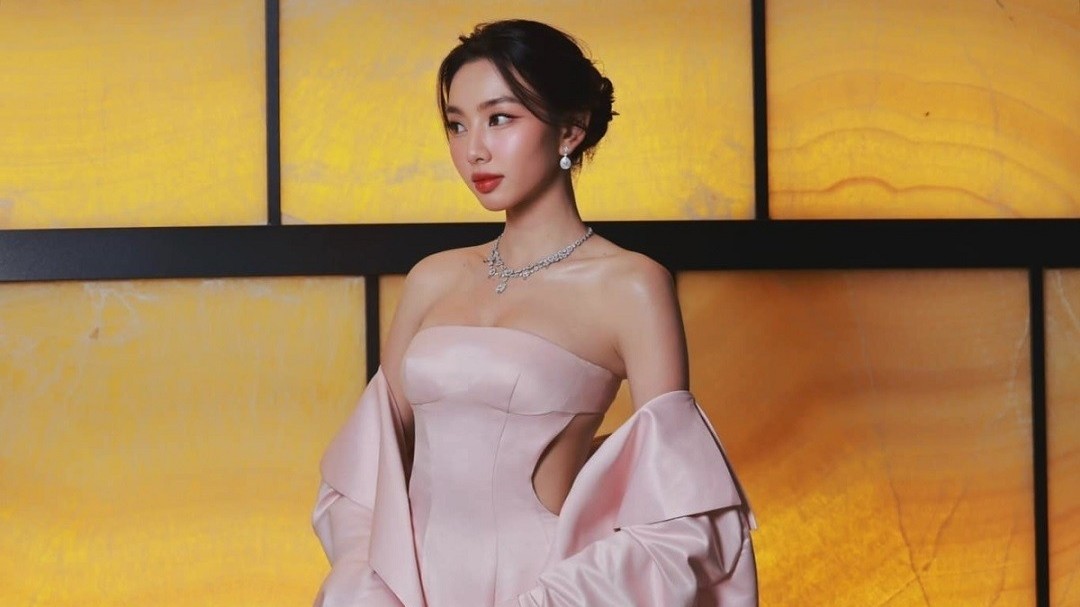 Hoa hậu Thùy Tiên tuổi 25 nhan sắc thăng hạng, phong cách trưởng thành