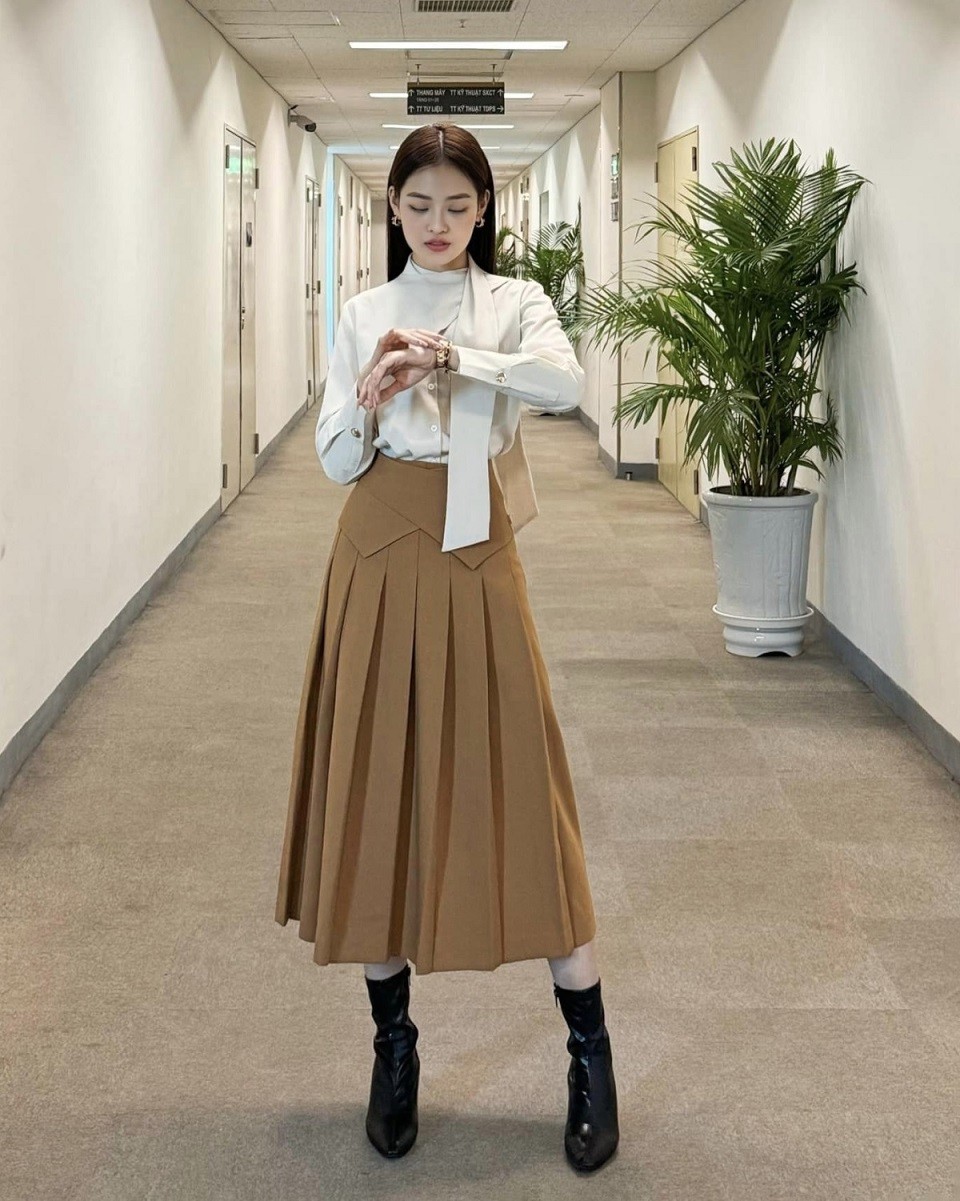 Chúng ta của 8 năm sau: Tạo hình, phong cách thời trang đối lập của Phan Minh Huyền và Thùy Anh