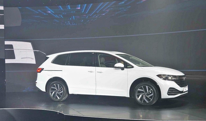 Cận cảnh Volkswagen Viloran vừa ra mắt tại Việt Nam, giá từ 1,989 tỷ đồng Cận cảnh Volkswagen Viloran vừa ra mắt tại Việt Nam, giá từ 1,989 tỷ đồng