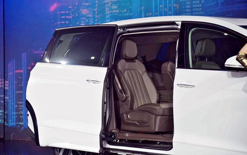 Cận cảnh Volkswagen Viloran vừa ra mắt tại Việt Nam, giá từ 1,989 tỷ đồng Cận cảnh Volkswagen Viloran vừa ra mắt tại Việt Nam, giá từ 1,989 tỷ đồng