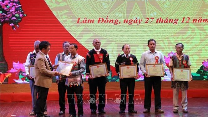 Người có uy tín trong vùng dân tộc thiểu số tham gia đấu tranh phòng, chống tội phạm