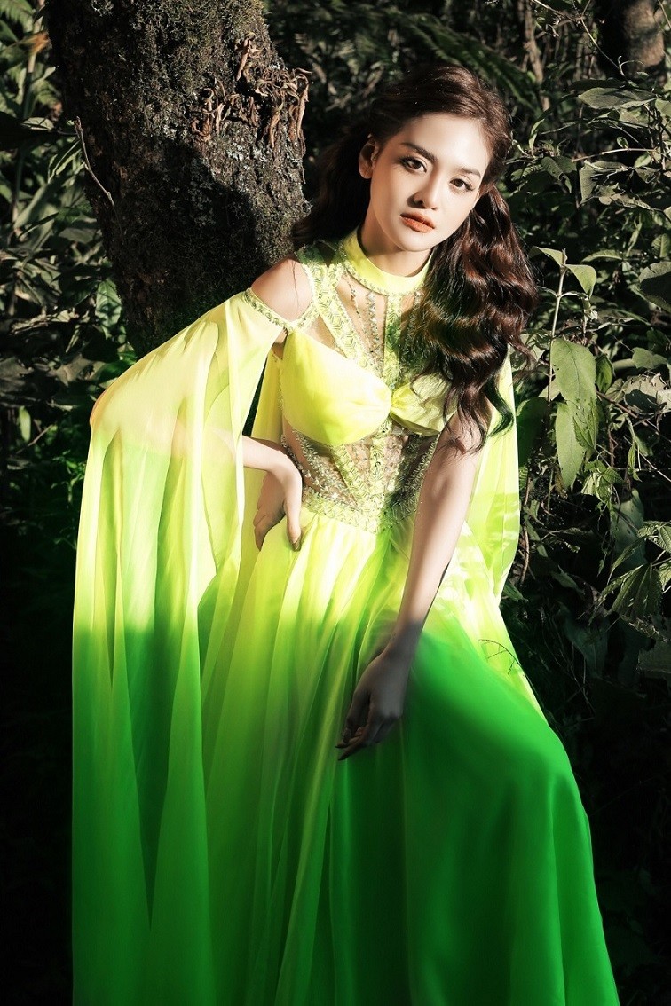 Thùy Anh xinh đẹp trong bộ ảnh giới thiệu BST thời trang Xuân Hè 2024