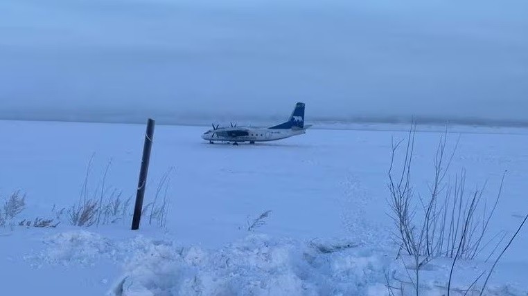 Nga: Phi công máy bay chở khách hạ cánh nhầm xuống dòng sông băng