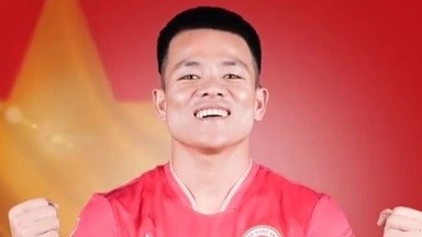 Nhiều cầu thủ chấn thương, HLV Troussier triệu tập bổ sung Phạm Văn Luân lên tuyển Việt Nam