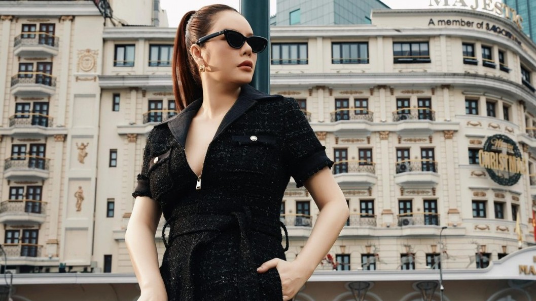 Sao Việt: Lý Nhã Kỳ 'than thở' vì phải một mình dịp Noel, Diệu Nhi dịu dàng với đầm trắng