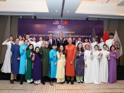 Phái đoàn Ngoại giao Hoa Kỳ chúc mừng Lễ tuyên thệ của Tình nguyện viên Chương trình Hòa Bình