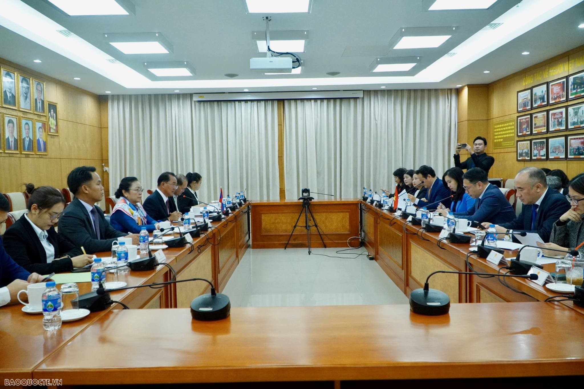 Việt Nam sẵn sàng đồng hành, hỗ trợ trong xây dựng và triển khai các chính sách đối với người gốc Lào ở nước ngoài Việt Nam sẵn sàng đồng hành, hỗ trợ trong xây dựng và triển khai các chính sách đối với người gốc Lào ở nước ngoài